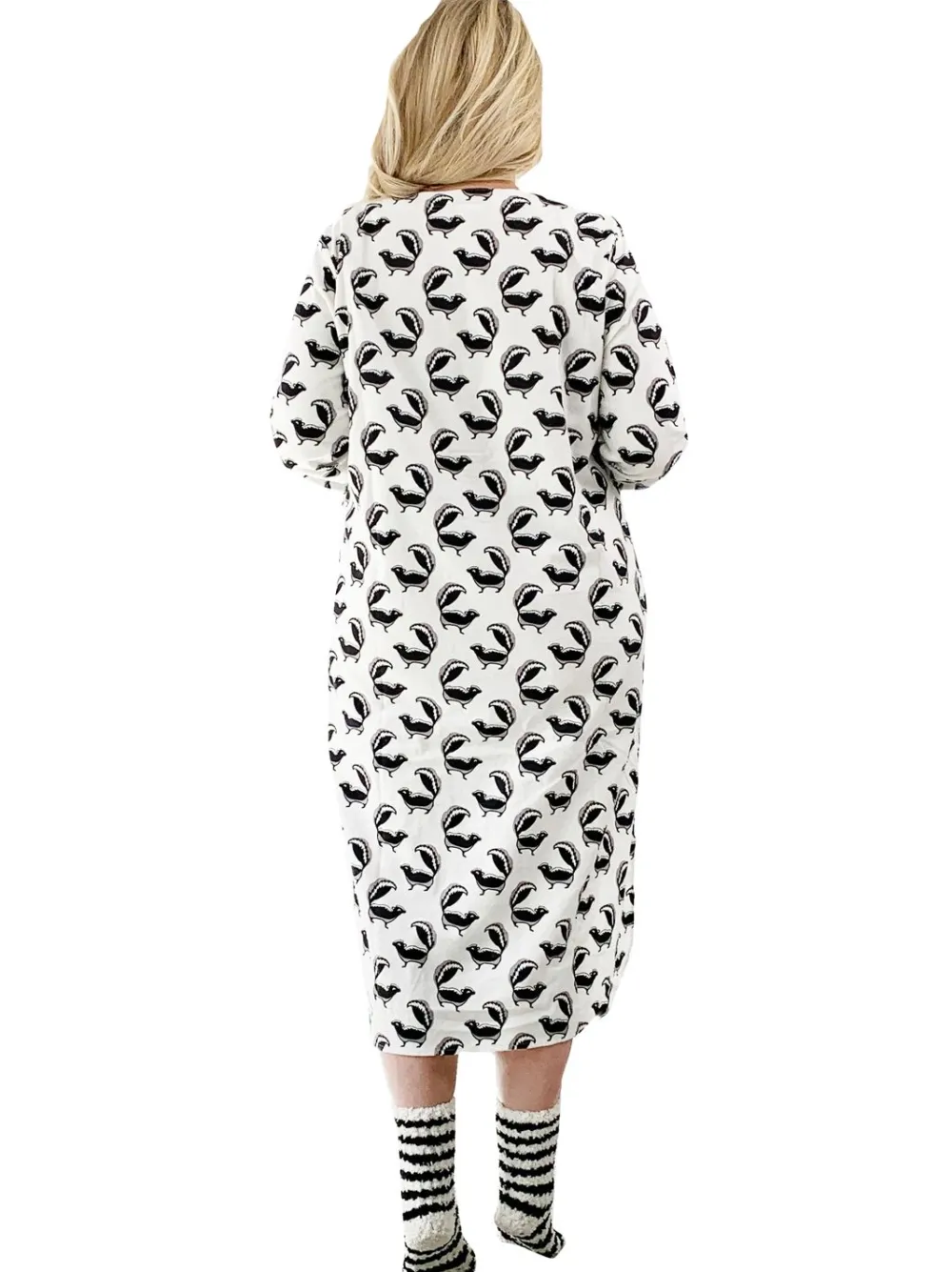 La Cera™ Camisa De Noche Henley De Franela Whimsical Skunk De Talla Grande