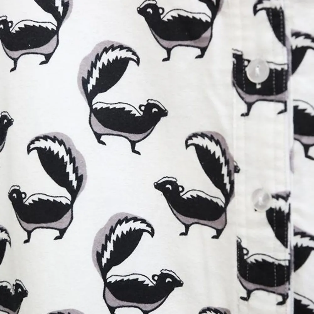 La Cera™ Camisa De Noche Henley De Franela Whimsical Skunk De Talla Grande